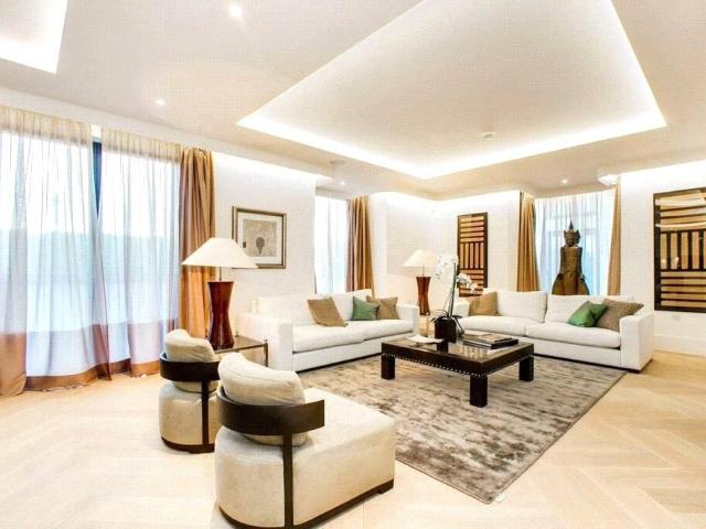 Flat for sale in St. John's Wood, Greater London