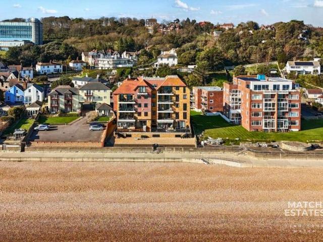 Flat for sale in Golden Valley, Folkestone