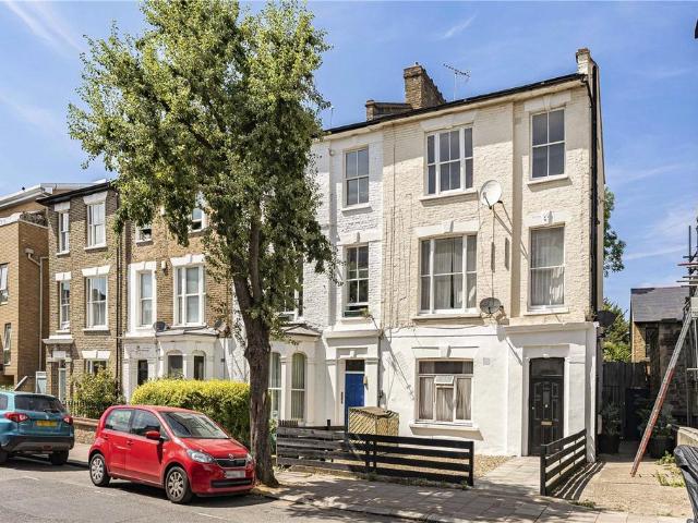 Flat for sale in Archway, Greater London
