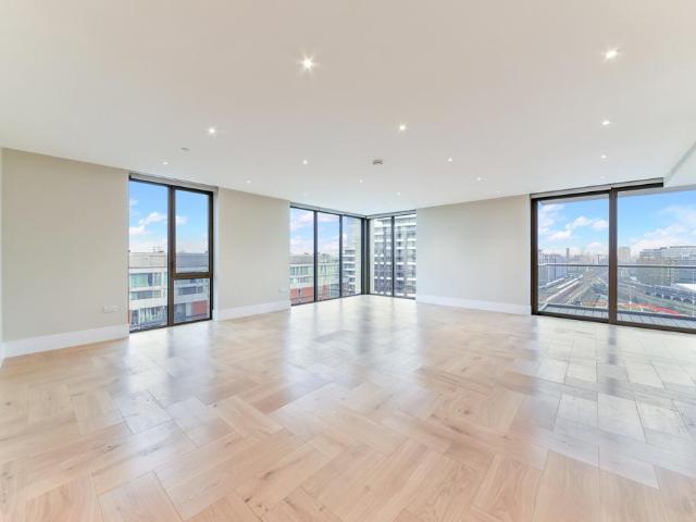Flat for sale in Nine Elms, Greater London