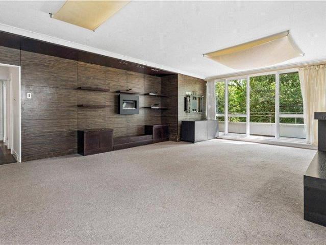 Flat for sale in South Kensington, Greater London