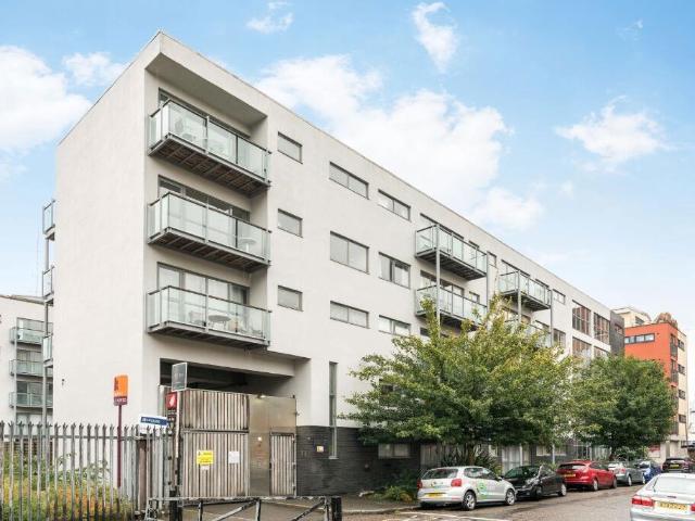 Flat for sale in Bermondsey, Greater London