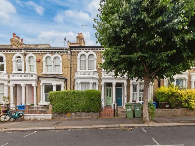 Flat for sale in Peckham, Greater London