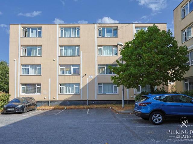 Flat for sale in Mount Wise