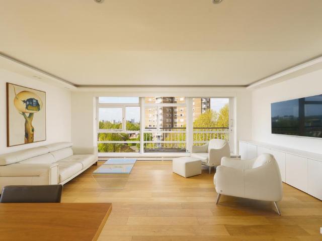 Flat for sale in Belsize Park, Greater London
