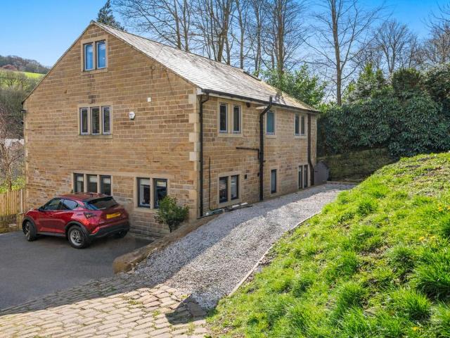 Flat for sale in Ripponden, Calderdale