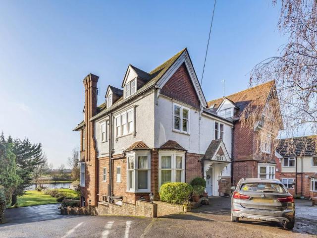 Flat for sale in Reading