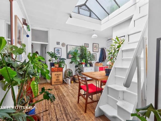 Flat for sale in Peckham, Greater London