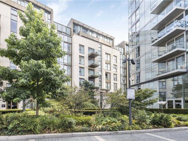Flat for sale in West Kensington, Greater London