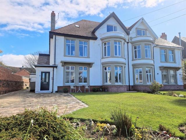Flat for sale in Porthcawl, Nottage