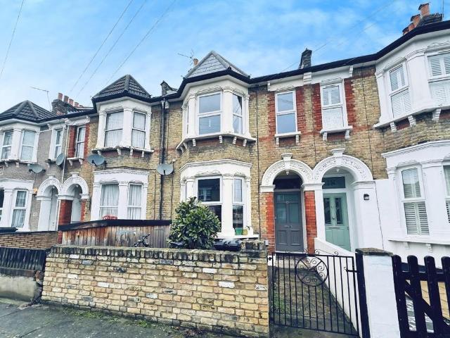 Flat for sale in London Borough of Lewisham, Ladywell