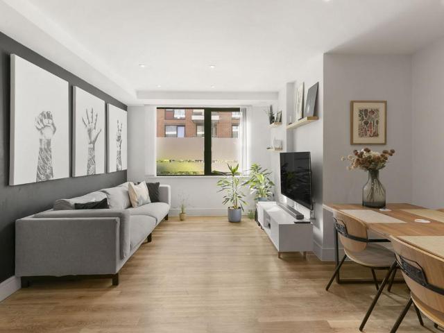Flat for sale in Earlsfield, Greater London