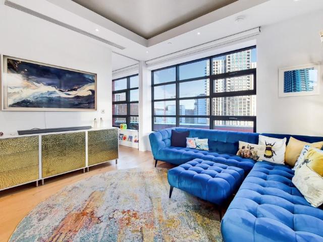 Flat for sale in London City Island, Blackwall