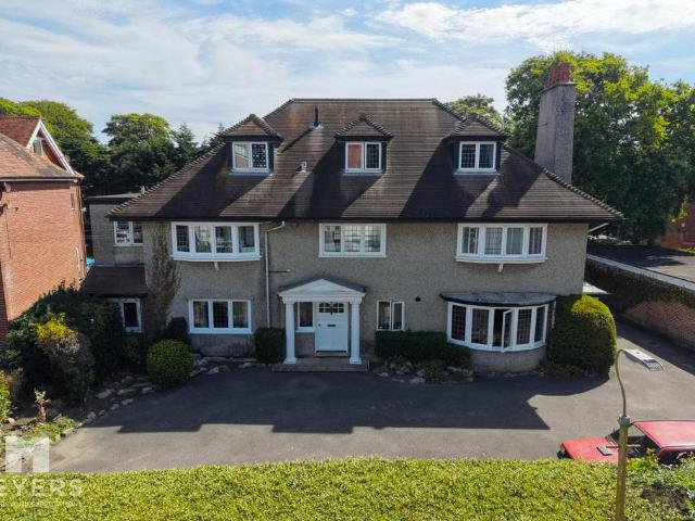 Flat for sale in Boscombe, Bournemouth