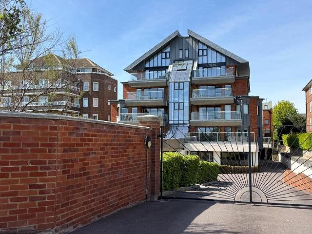 Flat for sale in Eastbourne, East Sussex