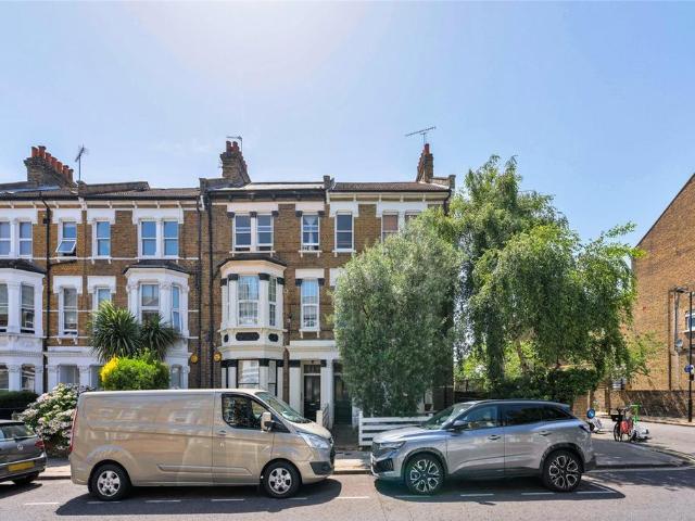 Flat for sale in Maida Hill, Greater London
