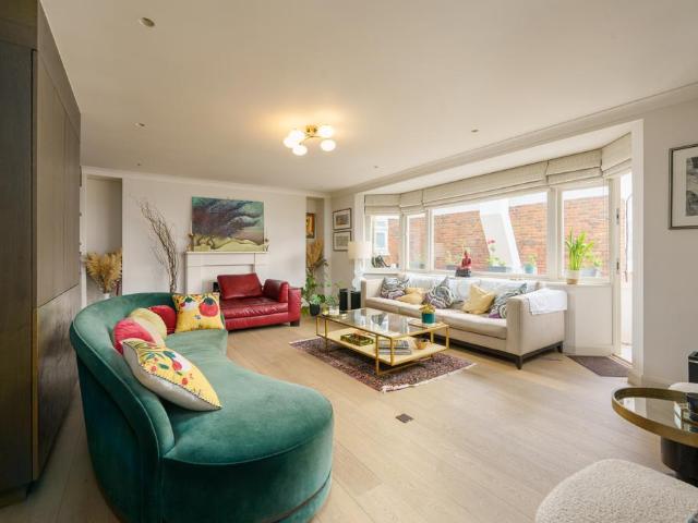 Flat for sale in St. John's Wood, Greater London