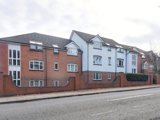 Flat for sale in Hendon, Greater London