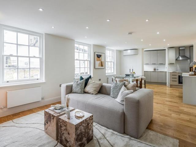 Flat for sale in Chelsea, Greater London