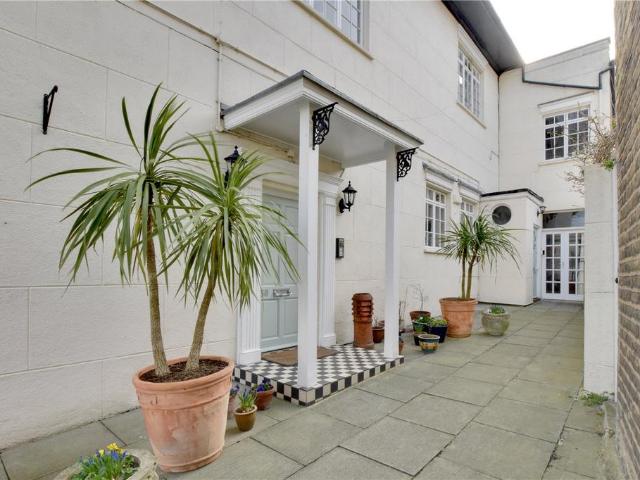 Flat for sale in East Greenwich, Isle Of Man