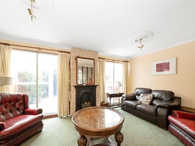 Flat for sale in West Norwood, Greater London