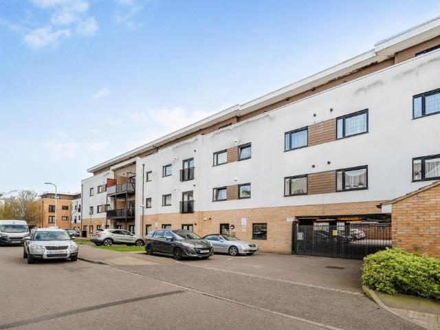 Flat for sale in Rush Green, Greater London