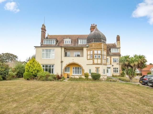 Flat for sale in Holland-on-Sea, Dale Hill