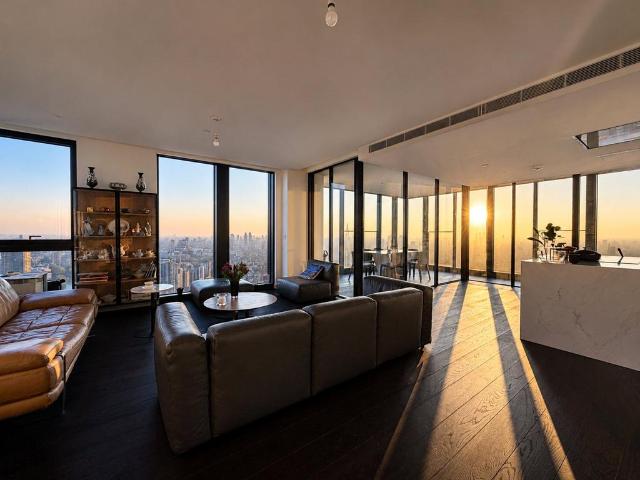 Flat for sale in Vauxhall, Greater London