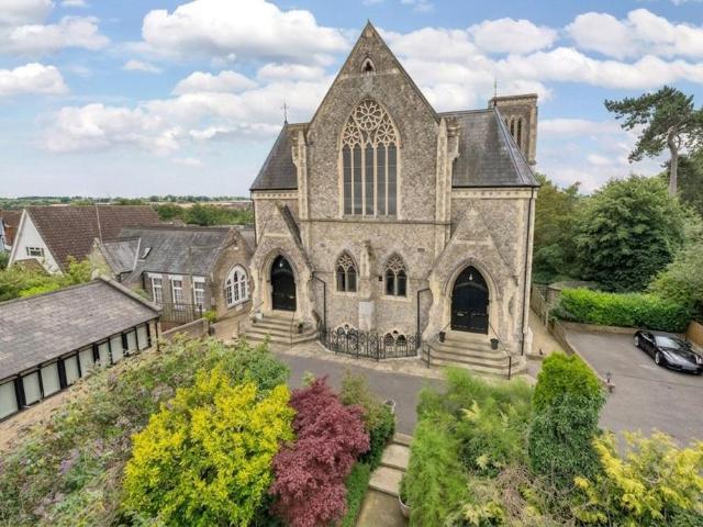 Flat for sale in Chipping Hill, Essex