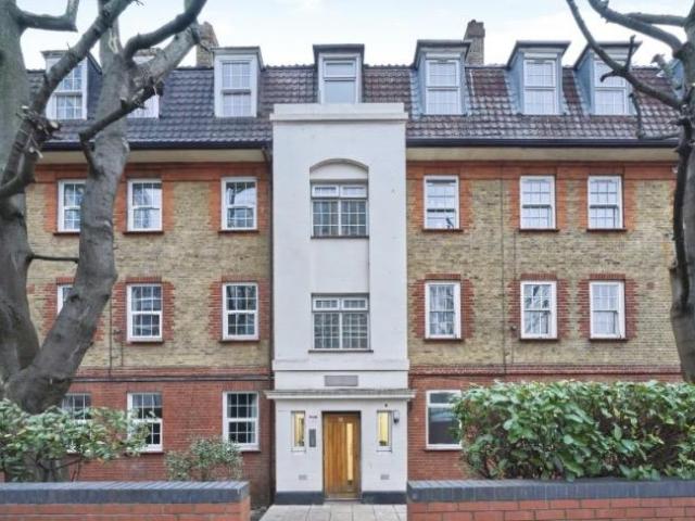Flat for sale in West Ham, Greater London