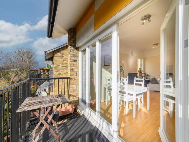 Flat for sale in Archway, Greater London