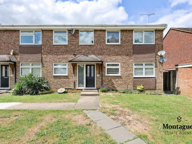 Flat for sale in Sawbridgeworth, Colliers End