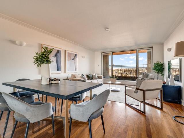 Flat for sale in South Kensington, Greater London