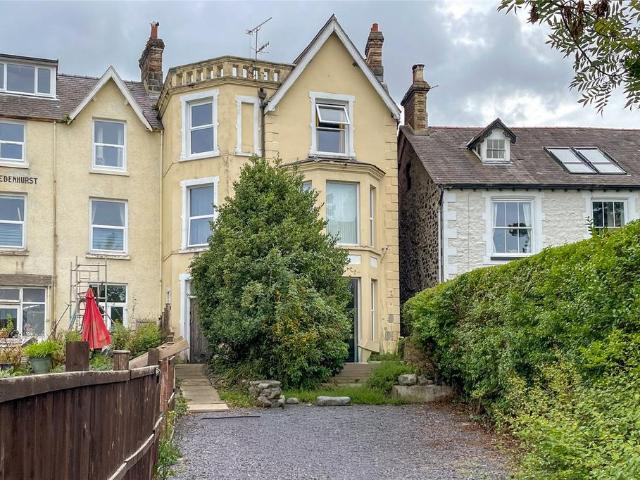 Flat for sale in Llanfairfechan, Conwy