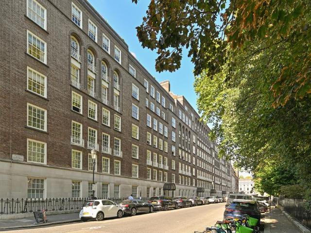 Flat for sale in Chelsea, Greater London