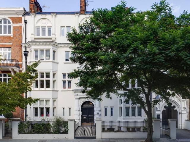 Flat for sale in Paddington, Isle Of Man
