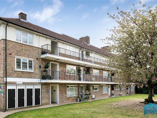 Flat for sale in Cockfosters, Isle Of Man