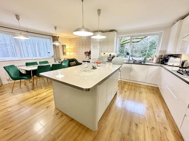 Flat for sale in Nether Green, Ranmoor