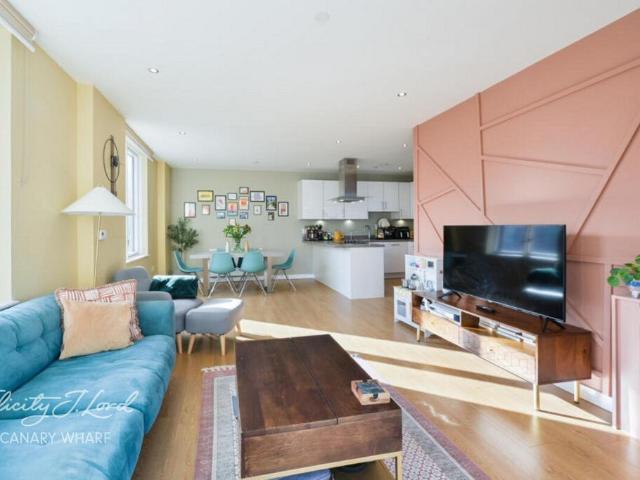 Flat for sale in Reach, Greater London