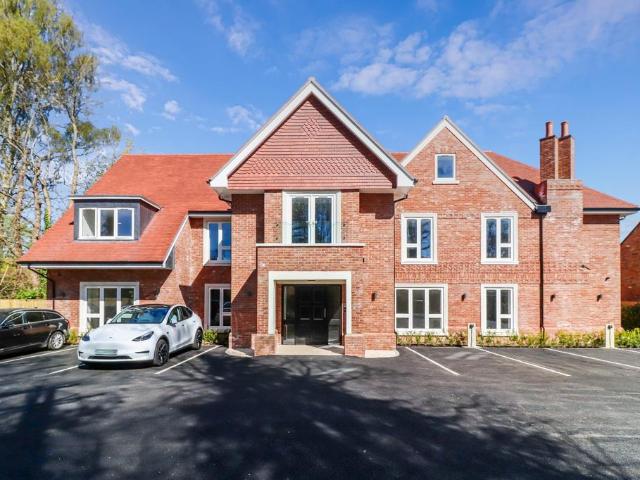 Flat for sale in Beaconsfield, Penn Bottom