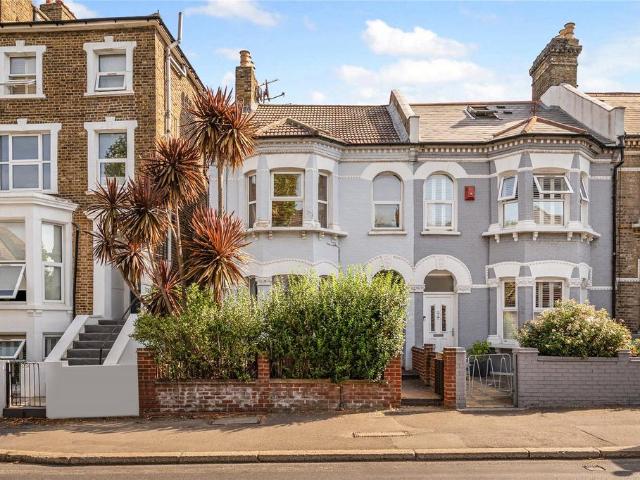 Flat for sale in East Dulwich, Greater London