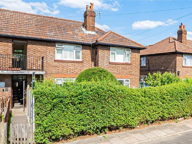 Flat for sale in North Sheen, Greater London