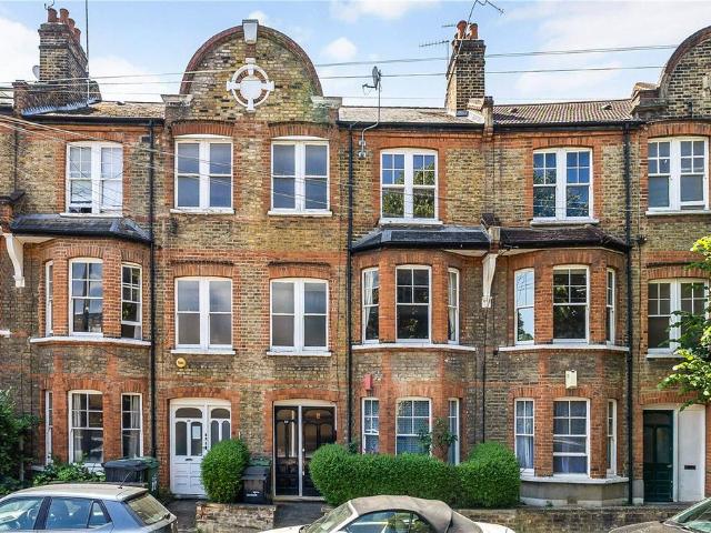 Flat for sale in Clapham, Greater London