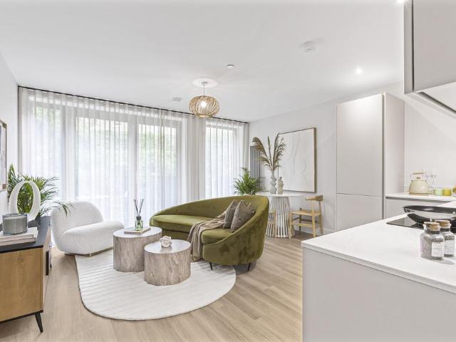 Flat for sale in St Albans, Five Acres