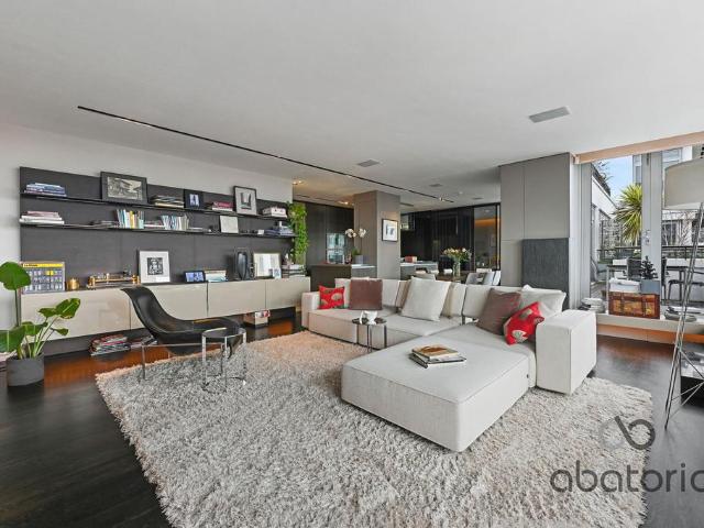 Flat for sale in Tower Liberty, Wapping