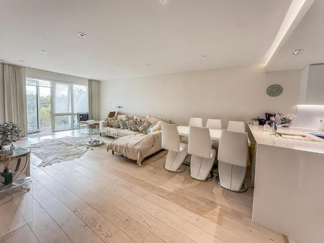 Flat for sale in London Borough of Hounslow, Strand