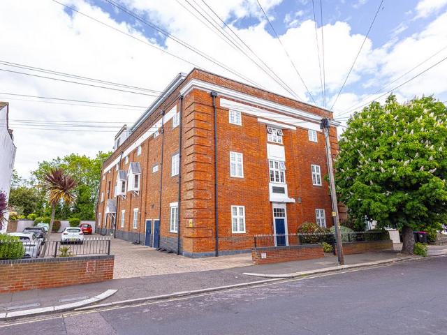 Flat for sale in Alton Barnes, Isle Of Man