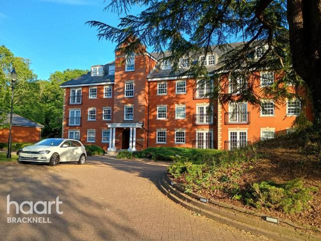 Flat for sale in Wokingham
