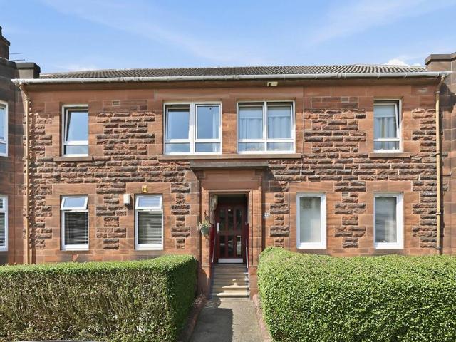 Flat for sale in Craigton, Scotland