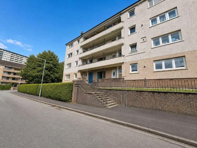 Flat for sale in Broomhill, Scotland